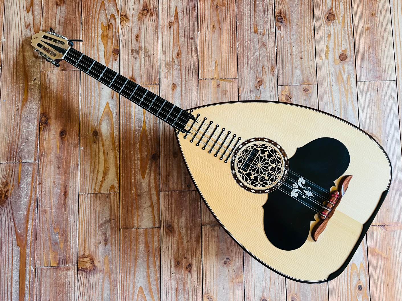 マンドリンのルーツを求めてギリシャクレタ島を旅して出会った楽器とは